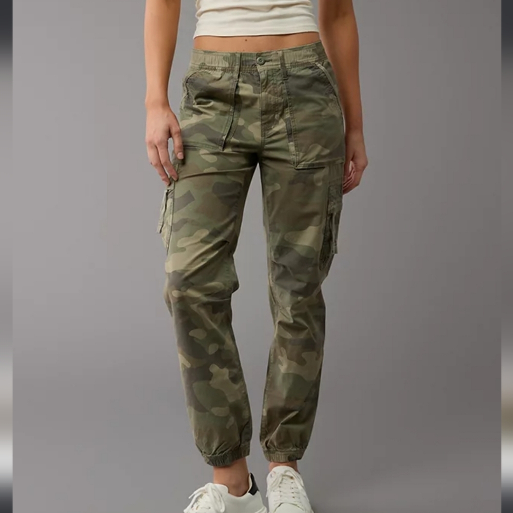 AE Snappy Stretch Baggy Cargo Jogger NWOT